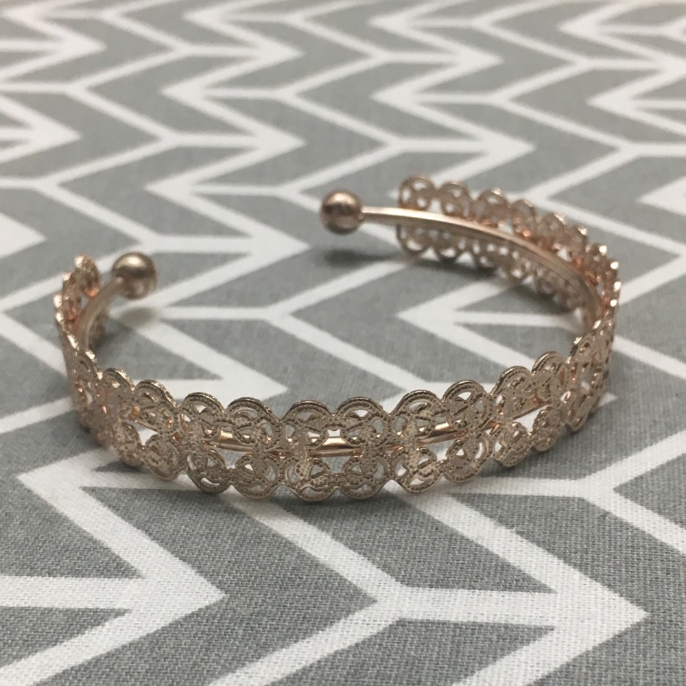 Beautiful gold bangle bracelet!